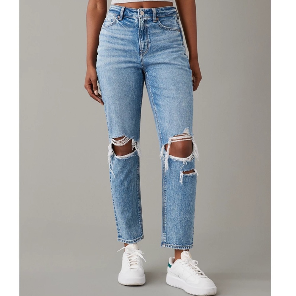 American Eagle Strigid Ripped Mom Jeans in Medium Wash